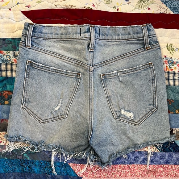 Abercrombie & Fitch Pants - Abercrombie 90s Mom High Rise Shorts